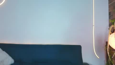 luna_valen online show from April 9, 4:12 am