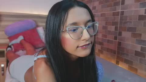 Snapshot of luna_valen chatting on June 7, 3:21 am luna_valen online show from June 7, 3:21 am