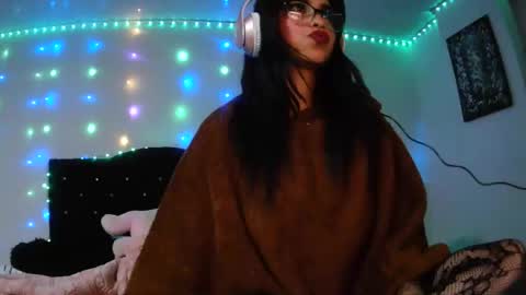 luna_velvet7 online show from May 18, 1:24 am