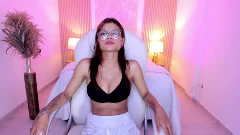 Snapshot of luna_walmont chatting on May 21, 7:32 pm Luna online show from May 21, 7:32 pm