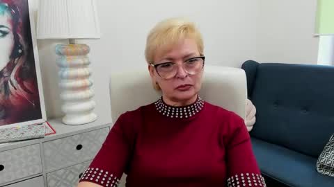 L u n a online show from May 13, 6:55 am
