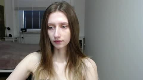 L U N A  online show from April 3, 5:27 am