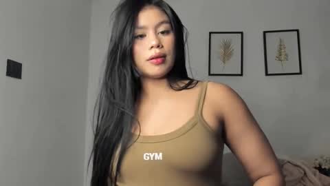 lunaa08 online show from April 17, 8:17 am