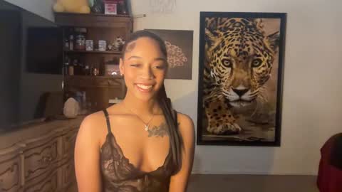 lunaa_11 online show from December 5, 5:48 am