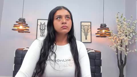 Snapshot of lunaa_abril chatting on February 26, 12:15 pm Luna Abril online show from February 26, 12:15 pm