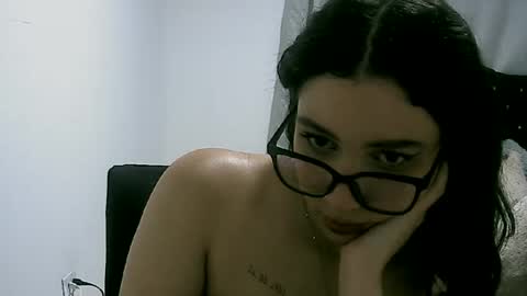 Snapshot of lunaa_sub chatting on January 18, 3:53 am lunaa_sub online show from January 18, 3:53 am