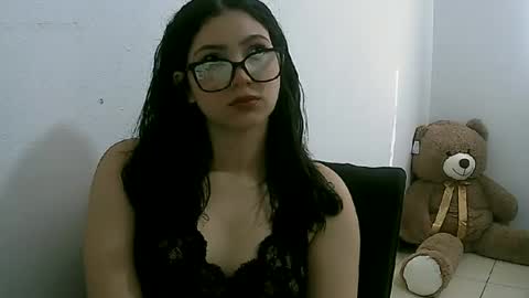 Snapshot of lunaa_sub chatting on February 12, 7:56 pm lunaa_sub online show from February 12, 7:56 pm