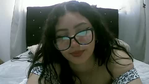 Snapshot of lunaa_sub chatting on February 20, 9:53 pm lunaa_sub online show from February 20, 9:53 pm