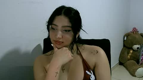 Snapshot of lunaa_sub chatting on March 6, 1:27 am lunaa_sub online show from March 6, 1:27 am
