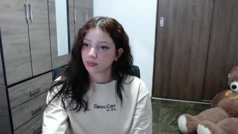 Snapshot of lunaa_sub chatting on October 3, 2:08 am lunaa_sub online show from October 3, 2:08 am