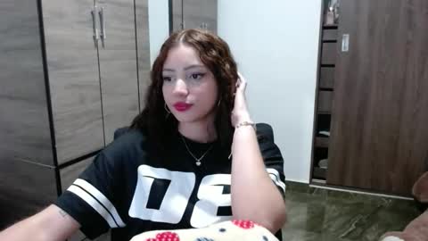 Snapshot of lunaa_sub chatting on December 1, 11:10 pm lunaa_sub online show from December 1, 11:10 pm