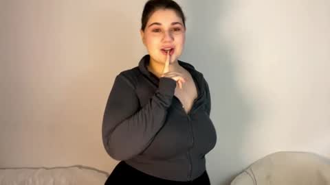 Snapshot of lunablakes chatting on February 20, 7:43 am Luna online show from February 20, 7:43 am