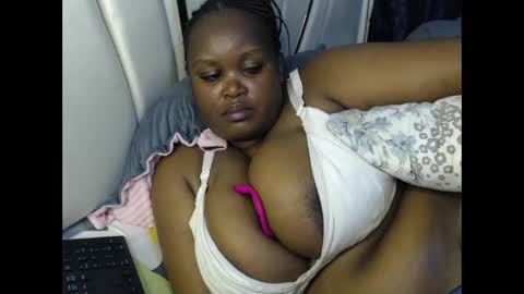 lunabloom01 online show from March 21, 8:19 am