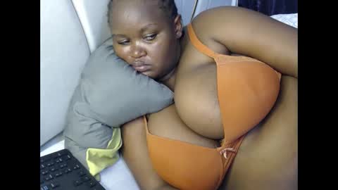 lunabloom01 online show from April 5, 7:44 pm