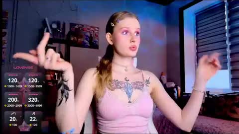 Snapshot of lunacyy chatting on July 11, 5:04 pm Britney online show from July 11, 5:04 pm