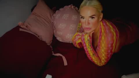 Luna Daddys Girl online show from April 14, 1:33 am