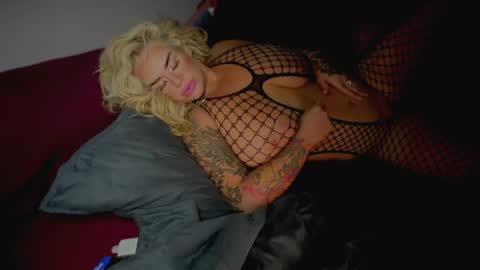 Luna Daddys Girl online show from April 15, 5:03 am