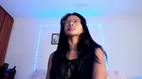 lunadolie online show from June 12, 1:43 pm