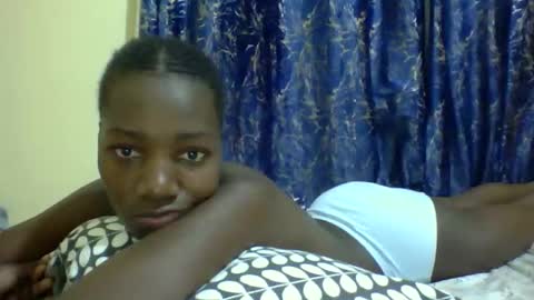 lunah_kitty online show from April 12, 2:55 pm