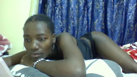 lunah_kitty online show from April 13, 8:47 pm