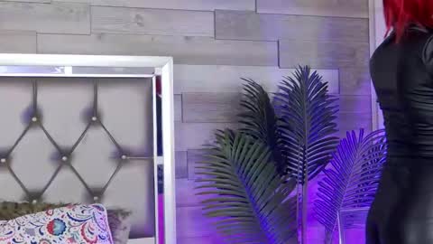 LunaJenner online show from April 1, 4:35 am