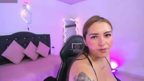 Snapshot of lunakitty_tay chatting on April 21, 11:38 am LUNA KITTY online show from April 21, 11:38 am