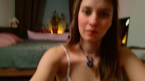 Snapshot of lunalike chatting on November 8, 12:11 am lunalike online show from November 8, 12:11 am