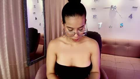 lunamillers_ online show from April 15, 4:41 am