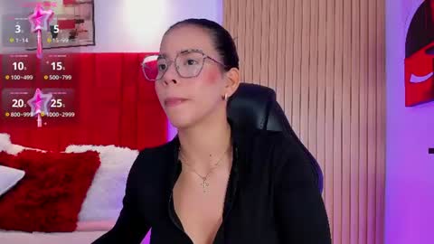 lunamillers_ online show from July 3, 4:19 am