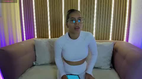 lunamillers_ online show from July 20, 4:05 am