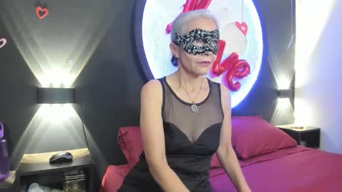 lunamisteriosa_ online show from February 17, 11:29 am