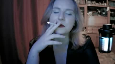 lunamystique_ online show from May 22, 4:23 pm