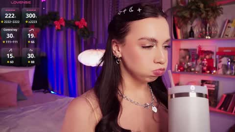 Snapshot of lunanight_ chatting on December 25, 4:01 am Luna next streams Mon Fri Sat Sun 8pm-5am gmt0 online show from December 25, 4:01 am