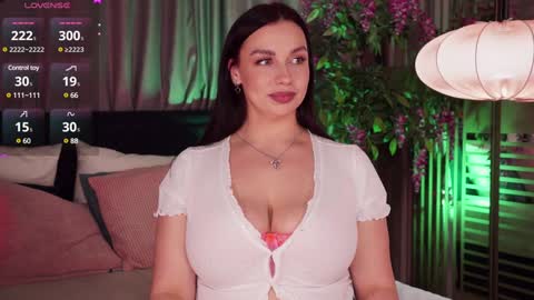 Snapshot of lunanight_ chatting on January 14, 2:29 am Luna next streams Mon Fri Sat Sun 8pm-5am gmt0 online show from January 14, 2:29 am