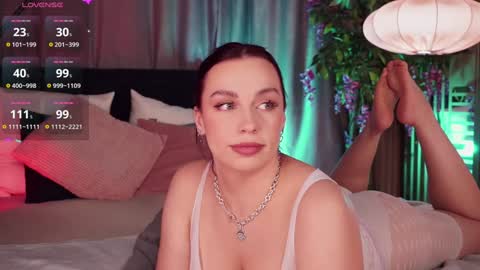 Snapshot of lunanight_ chatting on January 15, 3:00 am Luna next streams Mon Fri Sat Sun 8pm-5am gmt0 online show from January 15, 3:00 am