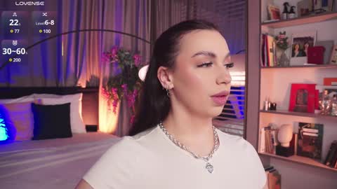 Snapshot of lunanight_ chatting on February 3, 8:46 pm Luna next streams Mon Fri Sat Sun 8pm-5am gmt0 online show from February 3, 8:46 pm