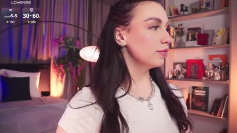 Snapshot of lunanight_ chatting on February 4, 2:49 am Luna next streams Mon Fri Sat Sun 8pm-5am gmt0 online show from February 4, 2:49 am