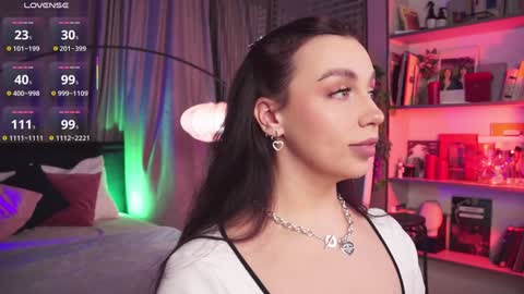 Snapshot of lunanight_ chatting on February 8, 9:25 pm Luna next streams Mon Fri Sat Sun 8pm-5am gmt0 online show from February 8, 9:25 pm