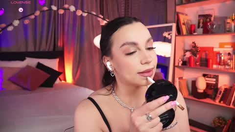 Snapshot of lunanight_ chatting on February 23, 8:22 pm Luna next streams Mon Fri Sat Sun 8pm-5am gmt0 online show from February 23, 8:22 pm