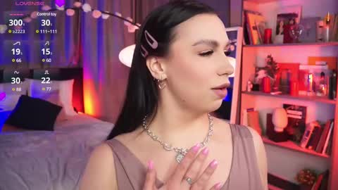 Snapshot of lunanight_ chatting on February 25, 11:44 pm Luna next streams Mon Fri Sat Sun 8pm-5am gmt0 online show from February 25, 11:44 pm