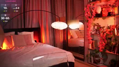 Snapshot of lunanight_ chatting on October 3, 8:50 pm Luna next streams Mon Fri Sat Sun 8pm-5am gmt0 online show from October 3, 8:50 pm