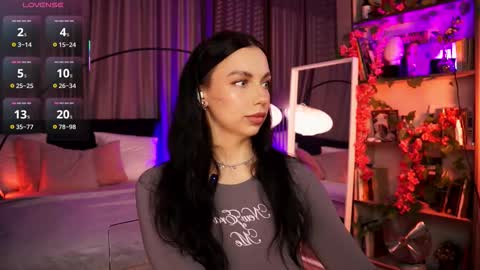 Snapshot of lunanight_ chatting on October 6, 8:50 pm Luna next streams Mon Fri Sat Sun 8pm-5am gmt0 online show from October 6, 8:50 pm