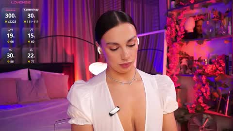 Snapshot of lunanight_ chatting on October 17, 8:33 pm Luna next streams Mon Fri Sat Sun 8pm-5am gmt0 online show from October 17, 8:33 pm