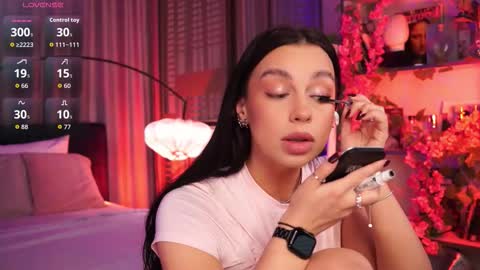 Snapshot of lunanight_ chatting on October 19, 8:31 pm Luna next streams Mon Fri Sat Sun 8pm-5am gmt0 online show from October 19, 8:31 pm