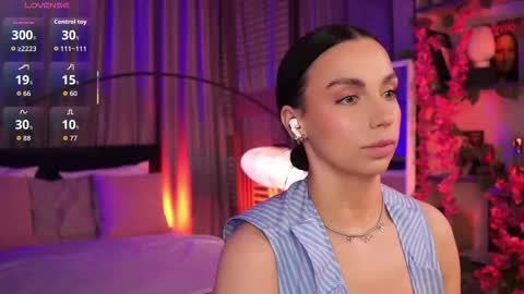 Snapshot of lunanight_ chatting on October 26, 8:26 pm Luna next streams Mon Fri Sat Sun 8pm-5am gmt0 online show from October 26, 8:26 pm