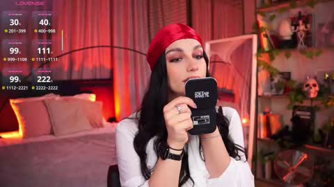 Snapshot of lunanight_ chatting on November 1, 8:33 pm Luna next streams Mon Fri Sat Sun 8pm-5am gmt0 online show from November 1, 8:33 pm