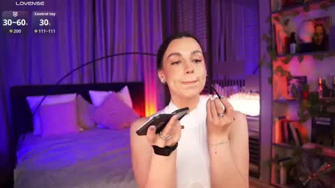 Snapshot of lunanight_ chatting on November 29, 9:07 pm Luna next streams Mon Fri Sat Sun 8pm-5am gmt0 online show from November 29, 9:07 pm