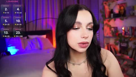 Snapshot of lunanight_ chatting on December 5, 9:00 pm Luna next streams Mon Fri Sat Sun 8pm-5am gmt0 online show from December 5, 9:00 pm