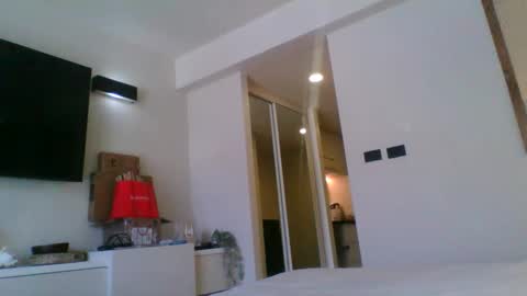 Snapshot of lunapearl__ chatting on December 1, 6:18 am LunaPearl online show from December 1, 6:18 am