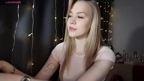 Snapshot of lunapeony chatting on December 17, 5:57 am lunapeony online show from December 17, 5:57 am